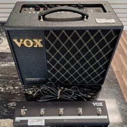 VOX GUITAR AMP AND PEDDLE VT20X