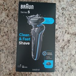 Braun Series 5 Battery/ Electric Razor "Brand New