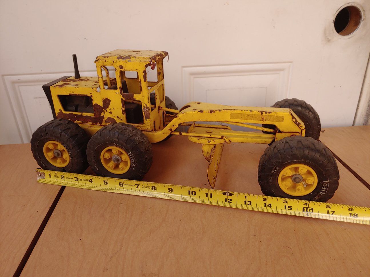 1970s TONKA truck Plow toy rusty patina. Works great