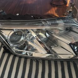 2010 To 2012 Ford Fusión Headlight 