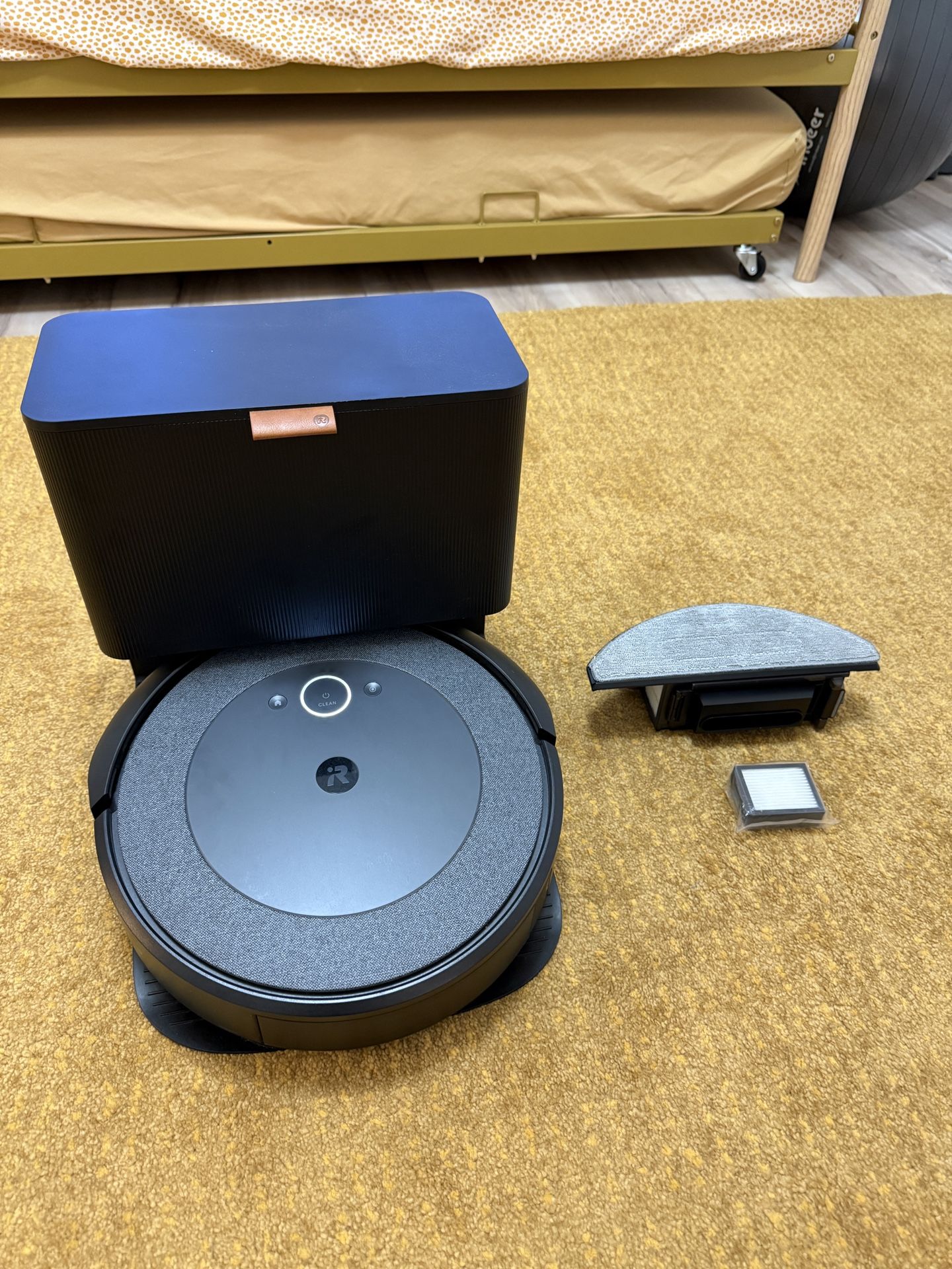 Selling iRobot Roomba Combo i3