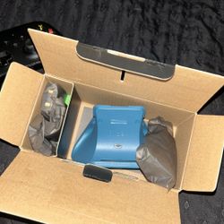 Wireless Xbox One Controller + Camo Charging Stand