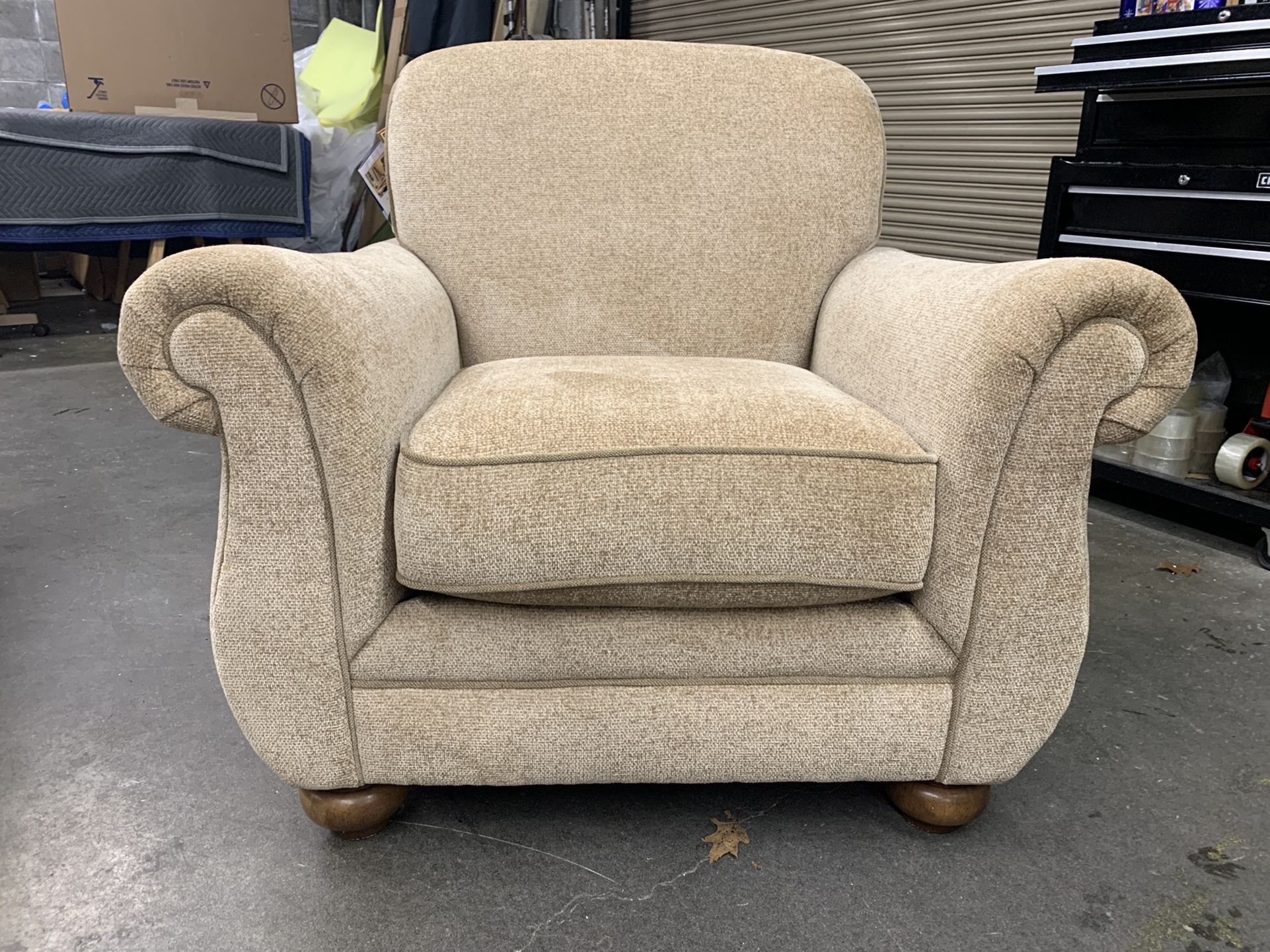 Flexsteel Club Chair.  New Chair, Never Used, Clearing Out Warehouse , Must Find A Home!  