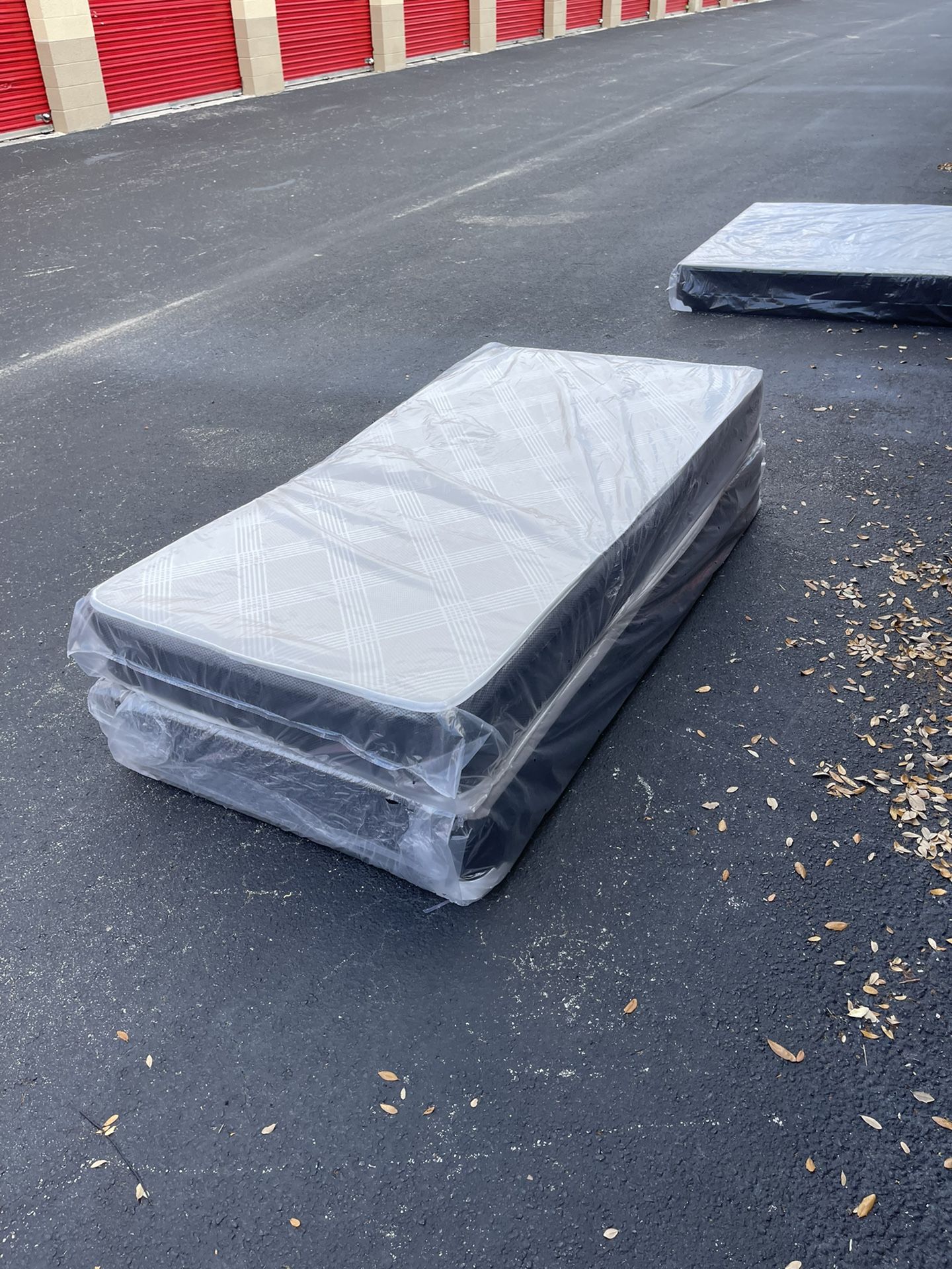 New Twin Size Mattress And Box Spring Set