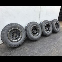 17" LOCK rims/wheels  33" Ridgecrawler Tires 