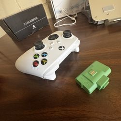 Controller With Battery Pack 