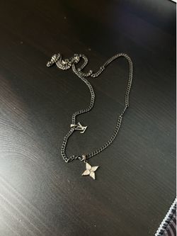 Used Unisex Louis Vuitton chain/ necklace authentic