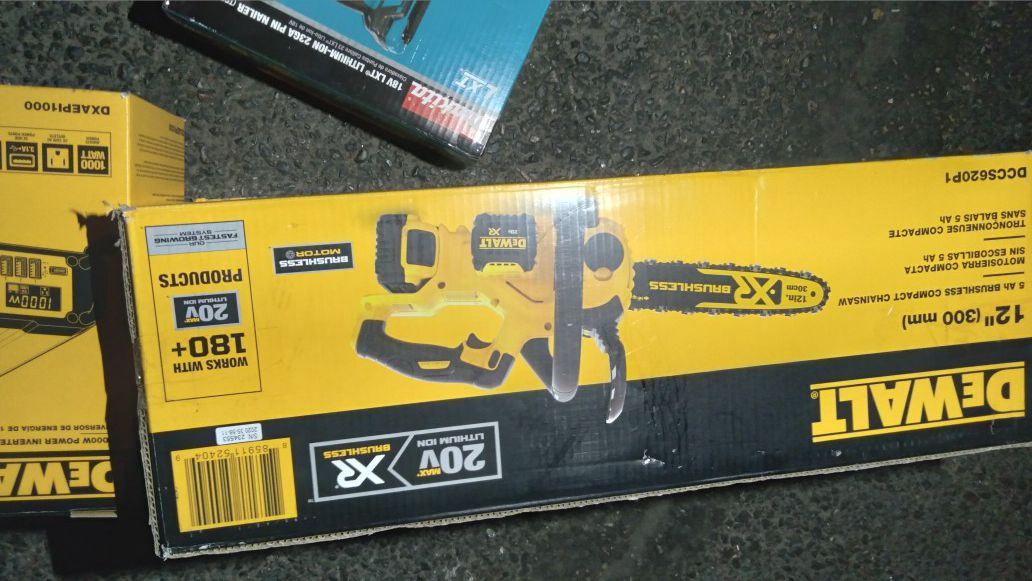 DeWalt 12" 20v Chainsaw, Battery and charger