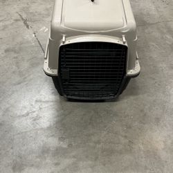 Plastic Dog Crate / Pet Kennel 