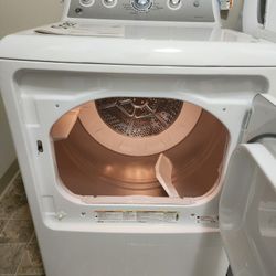 1 year old Electric GE Dryer