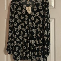 Brand New Ladies Green Top With White Floral Print Size 2X