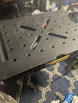 Dewalt Folding Table- 1000 Lb Capacity 