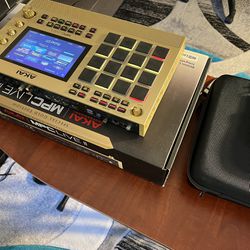 Akail Mpc Live 2 In Like New Condition.