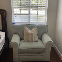 Comfy Soft Lounge Chair 