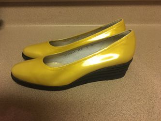 New Salvatore Ferragamo Boutique Lemon Patent Leather Flats Loafers 7B