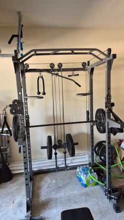 Workout cage with pulley system