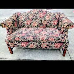 Fairfield Furniture Chippendale Style Loveseat Camel Back Scroll Arms Floral Tapestry Vintage