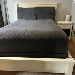 Bed Frame (Size Full)  
