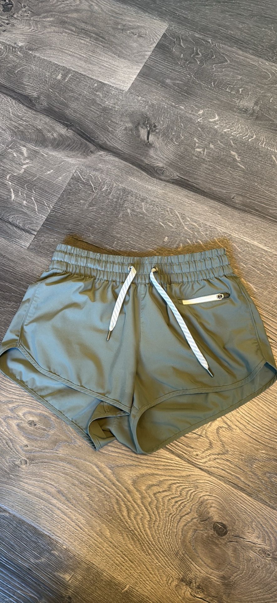 Vuori Shorts