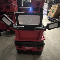 Milwaukee PACKOUT Light