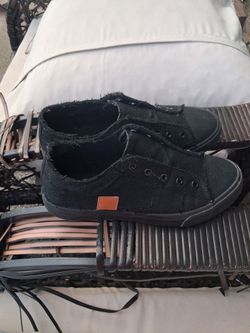Women's black slip on sneakers