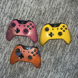 3 Xbox Controllers