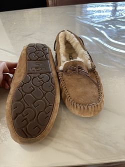 UGG Women's Dakota Slipper