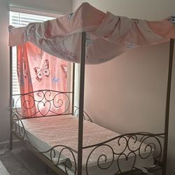 Twin canopy bed