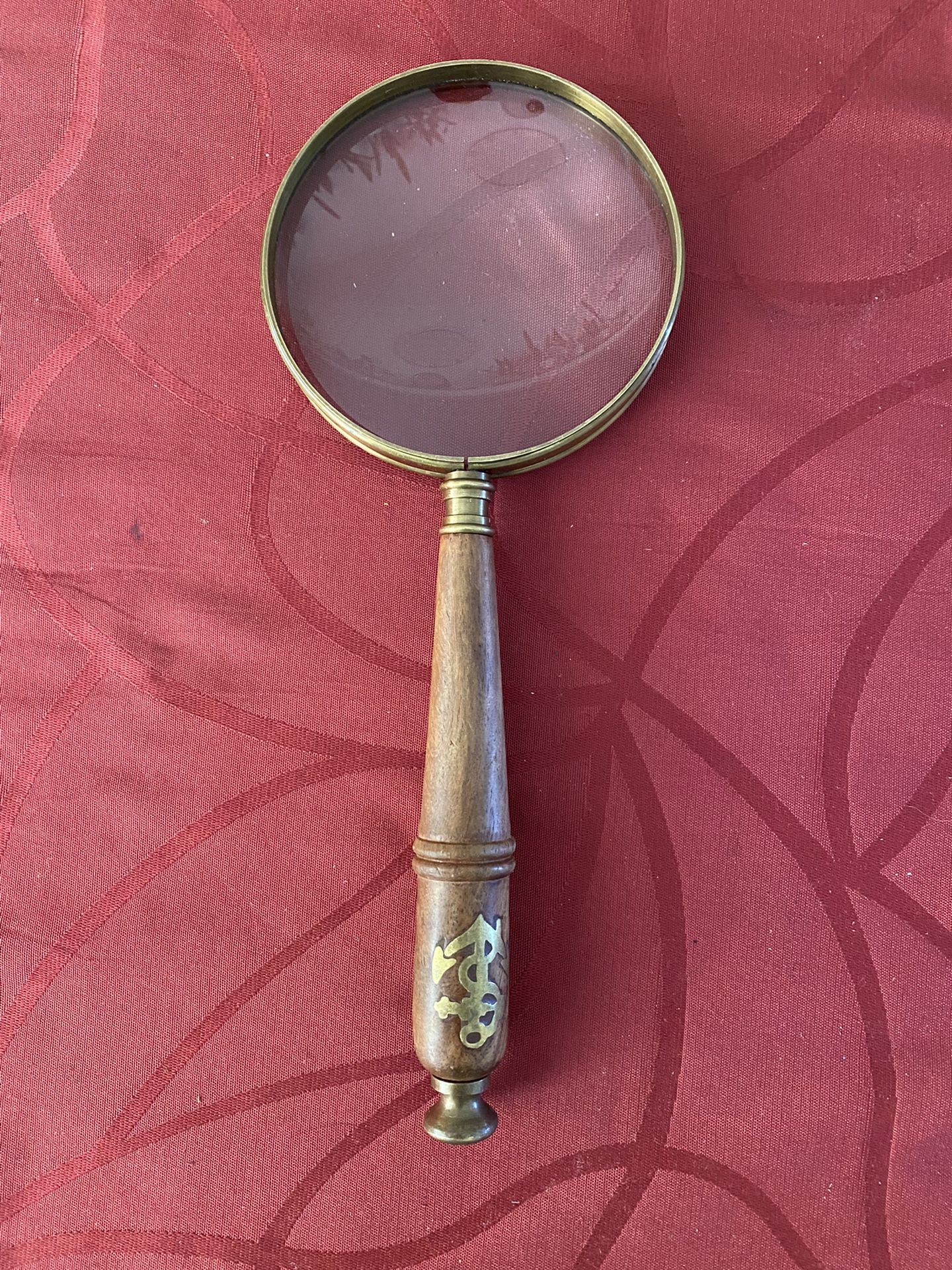 LARGE VINTAGE MAGNIFYING GLASS IN SOLID BRASS 