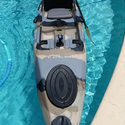 KAYAK FIELD AND STREAM EAGLE TALON 12 WITH PADDLE 