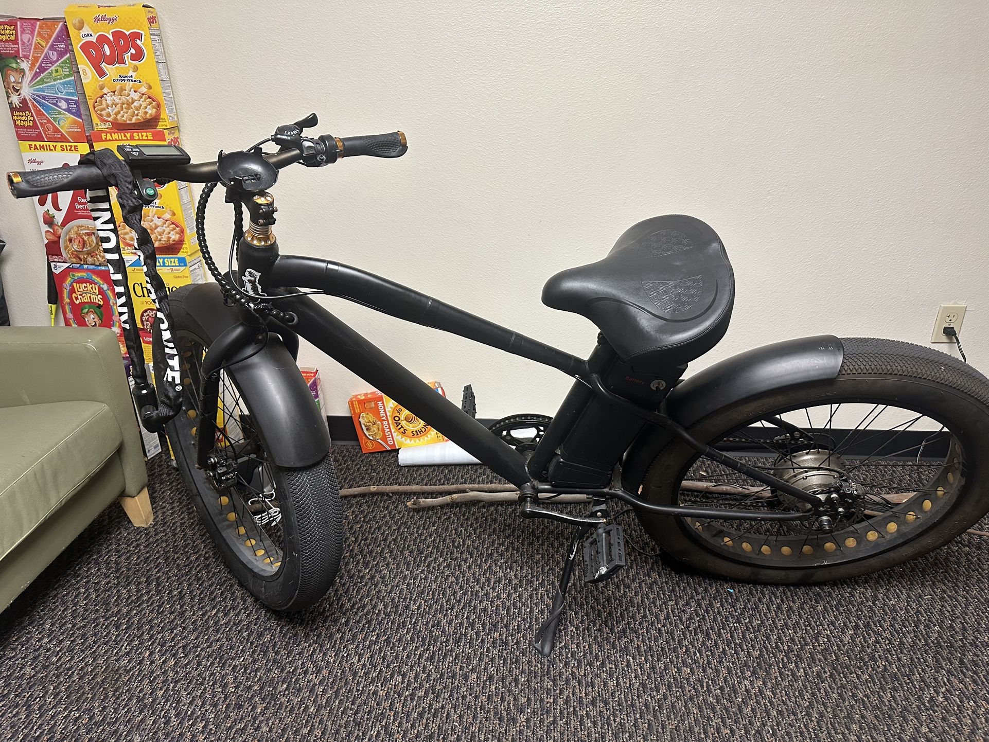 Nakto Cruiser E-Bike (with kryptonite chain lock)