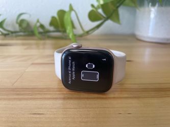 Like New Apple Watch Series 11 42MM Gold GPS with Sport Band & charger