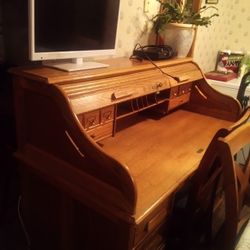 Oak Crest Rolltop Desk