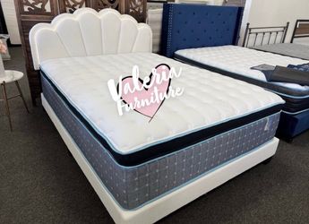 New queen bed with mattress