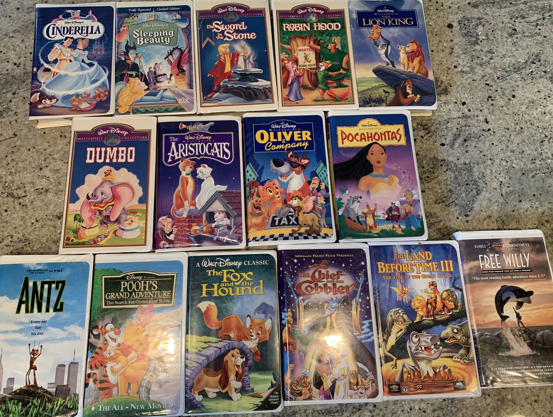 Disney VHS tapes Masterpiece collection Dumbo, Robin Hood, Cinderella, Sleeping Beauty, Lion King, Pocahontas, Free Willy, Aristocrats lot