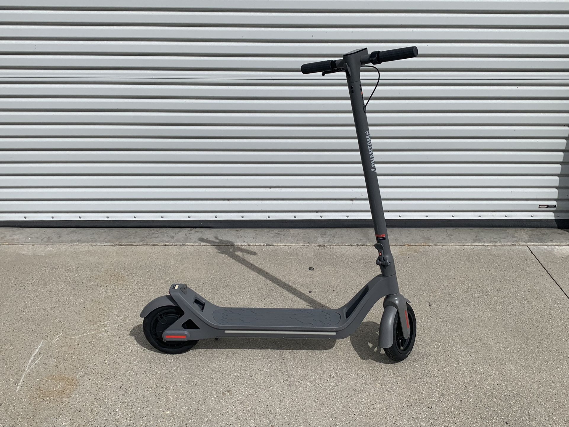 Electric Scooter Foldable 350W Motor 16 MPH 28 Mile Range