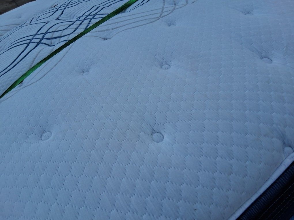 Queen Size Pillow Top Mattress