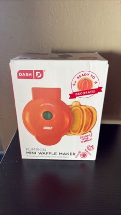 Dash Pumpkin Mini Waffle Maker 4" Cooking Surface Non-stick 350 Watts
