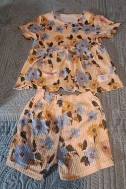 Conjunto de short y blusa talla 6