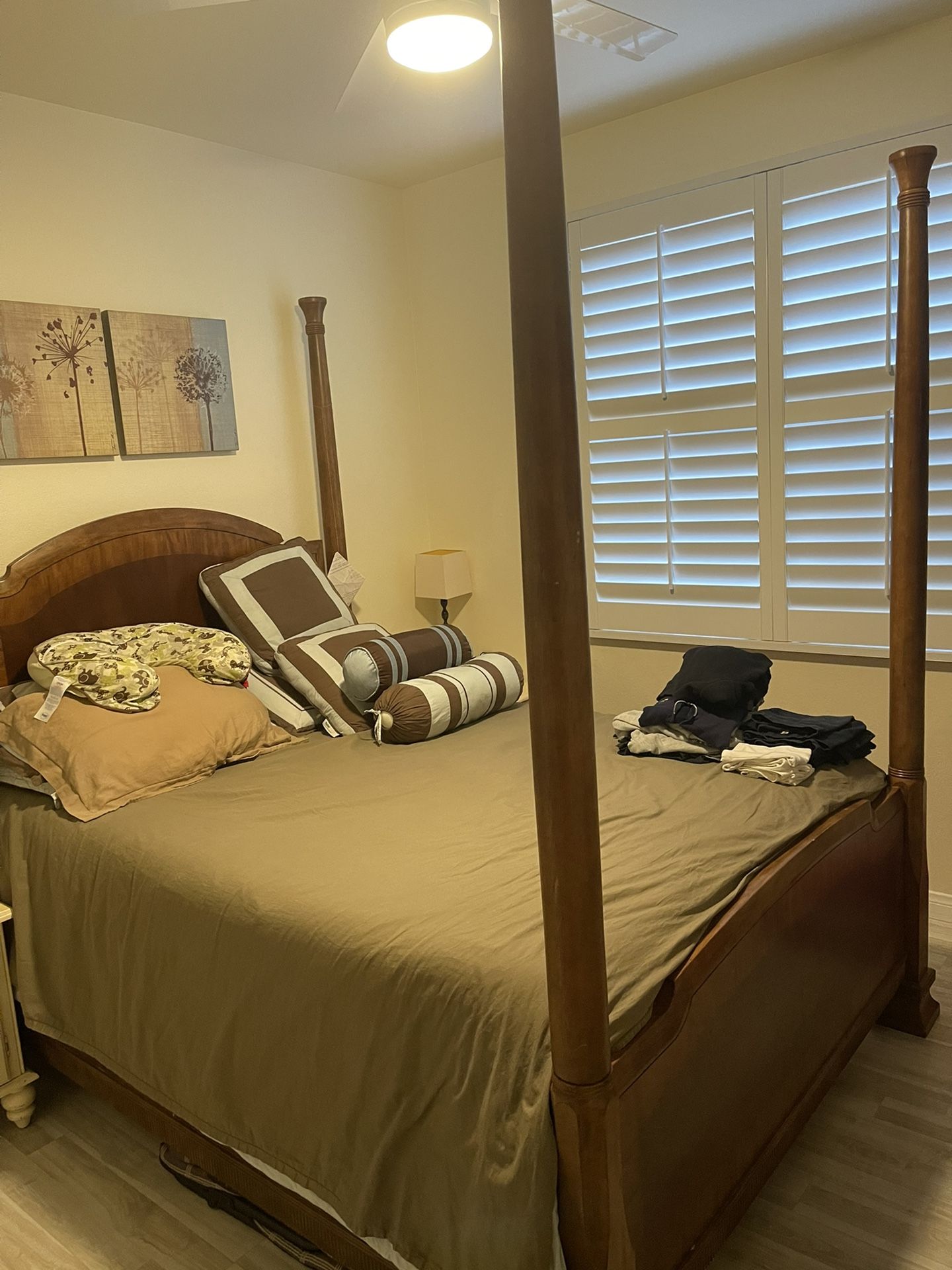 Ashley Queen Bed Set/ Dressers