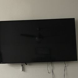 TV PHILLIPS 65 Inch & WALL MOUNT NO REMOTE 