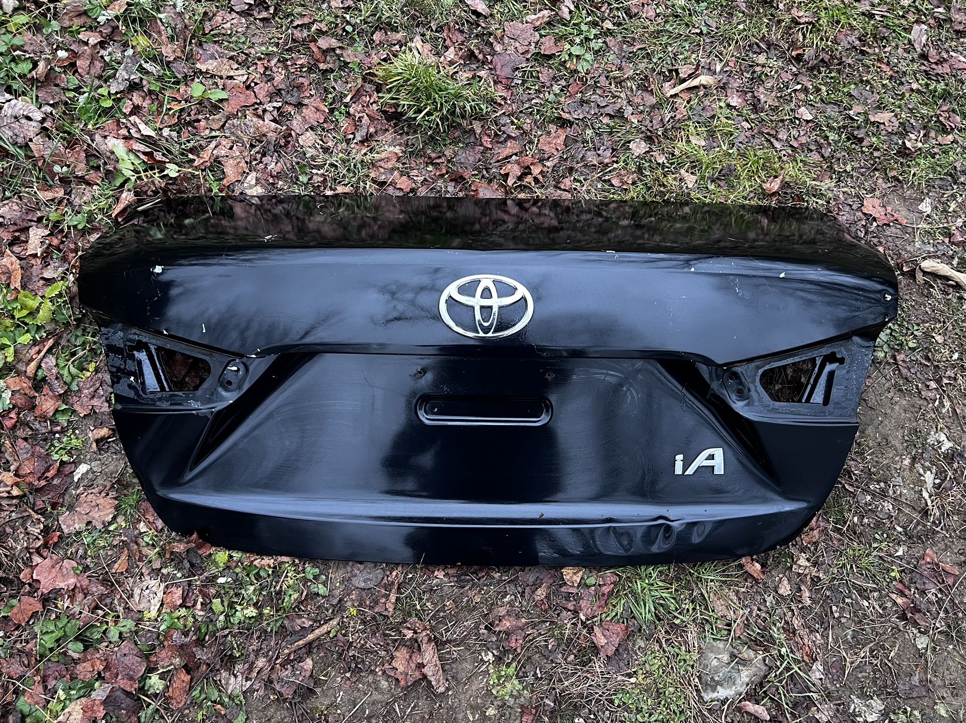 2016 2017 2018 TOYOTA IA YARIS REAR TRUNK LID SHELL ORIGINAL USED DAMAGED