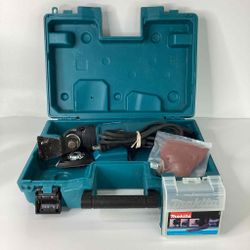 Makita 3 AMP Corded Variable Speed Oscillating Multi-Tool Kit 