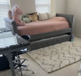 Twin size trundle bed
