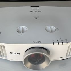 Epson PowerLite Pro G5650W 3LCD Projector (Used)