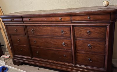 Dresser, night stands and king size sleigh bed set