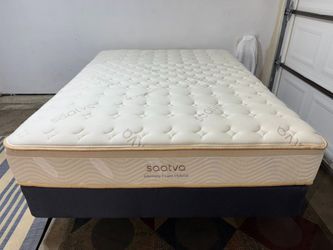 LIKE NEW! Saatva Memory Foam Hybrid Queen Mattress - Delivery Available!
