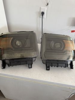 2014-2018 GMC Sierra Headlights