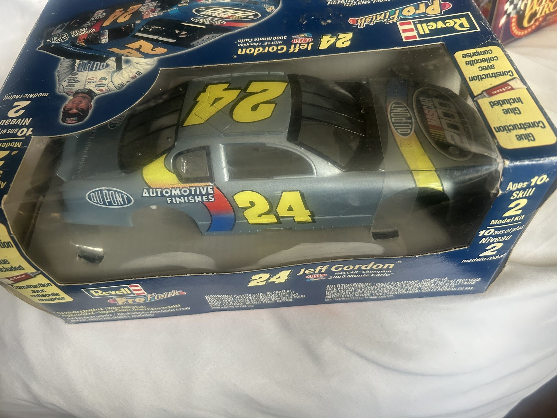 JEFF GORDON 24 NASCAR 2000 Model Kit Ages 10 And Up