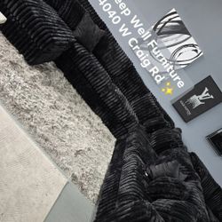✨️13ft Sectional Sofa ✨️ Furniture Queen Bedrooms, Dining Avail 